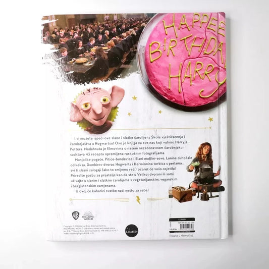 Official Harry Potter Cookbook - Slane i Slatke čarolijeBook cover with pink cake and character design on a white background