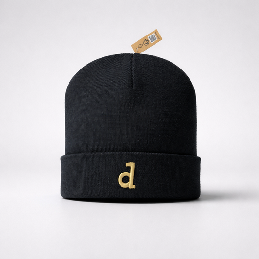 Beanie Dinamo Zagreb d in Black Black beanie with a gold logo on a white background