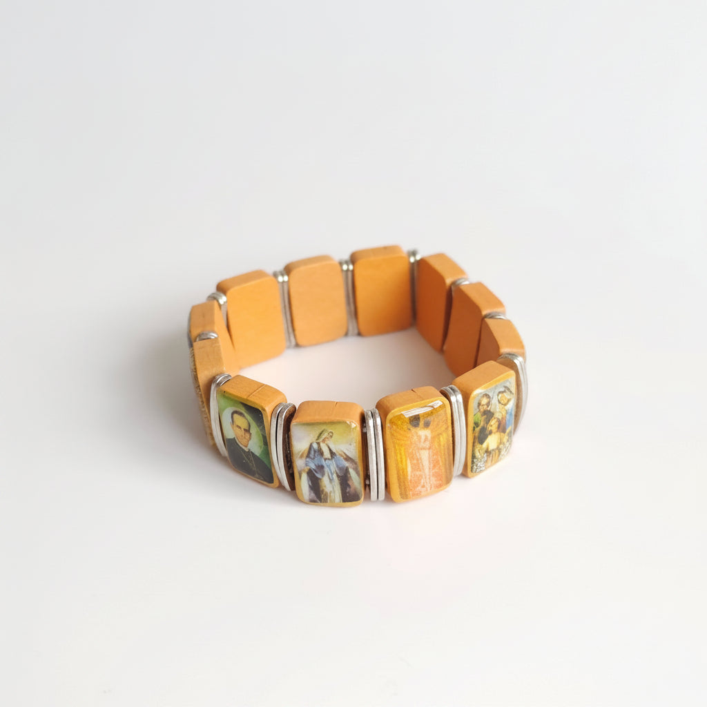 Bracelet Međugorje in Oak (Flat Spacer) Yellow bracelet with square beads on a white background