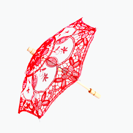 Šestinski Kišobran Umbrella Decor Red lace parasol with white floral patterns on a white background
